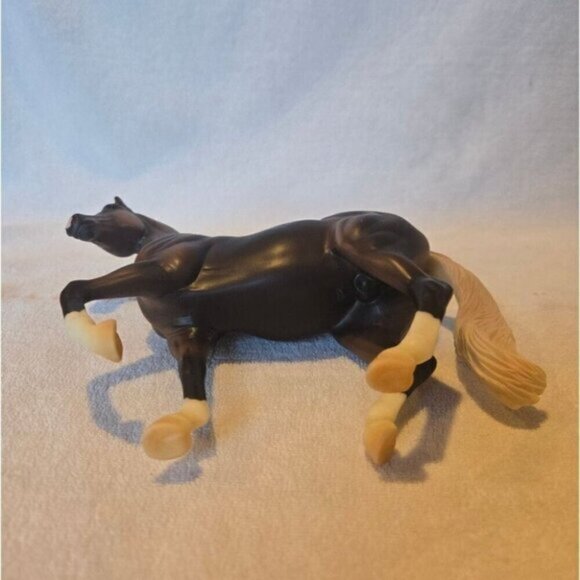 #9103 Classics 2010 World Equestrian Games Three-Horse Set - Picture 14 of 16